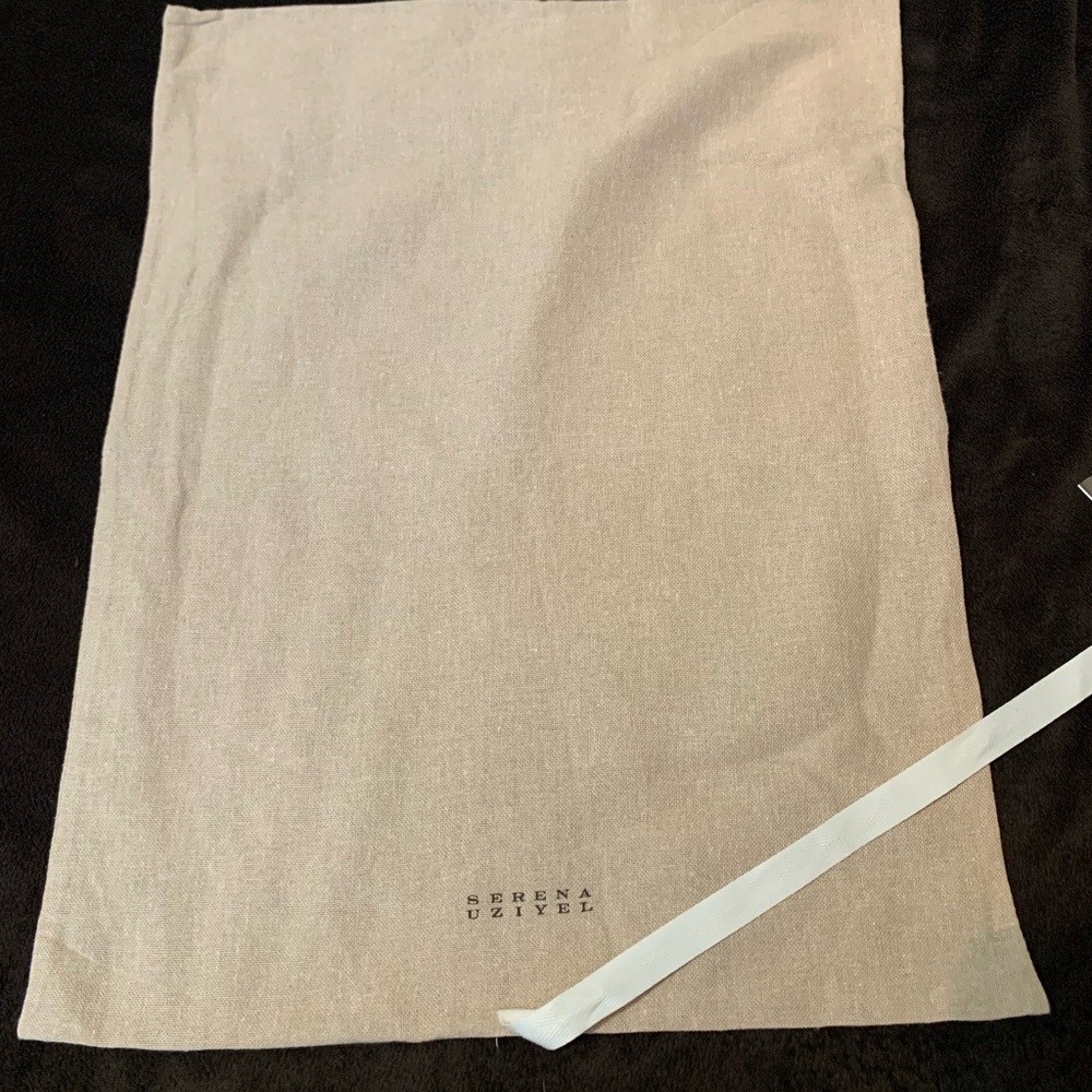 SERENA UZIYEL tan canvas feel envelope style dust bag LNWOT